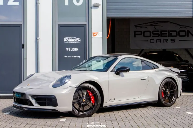 Porsche 911 (2023)