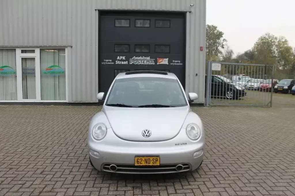Volkswagen New Beetle (1999) — foto 1
