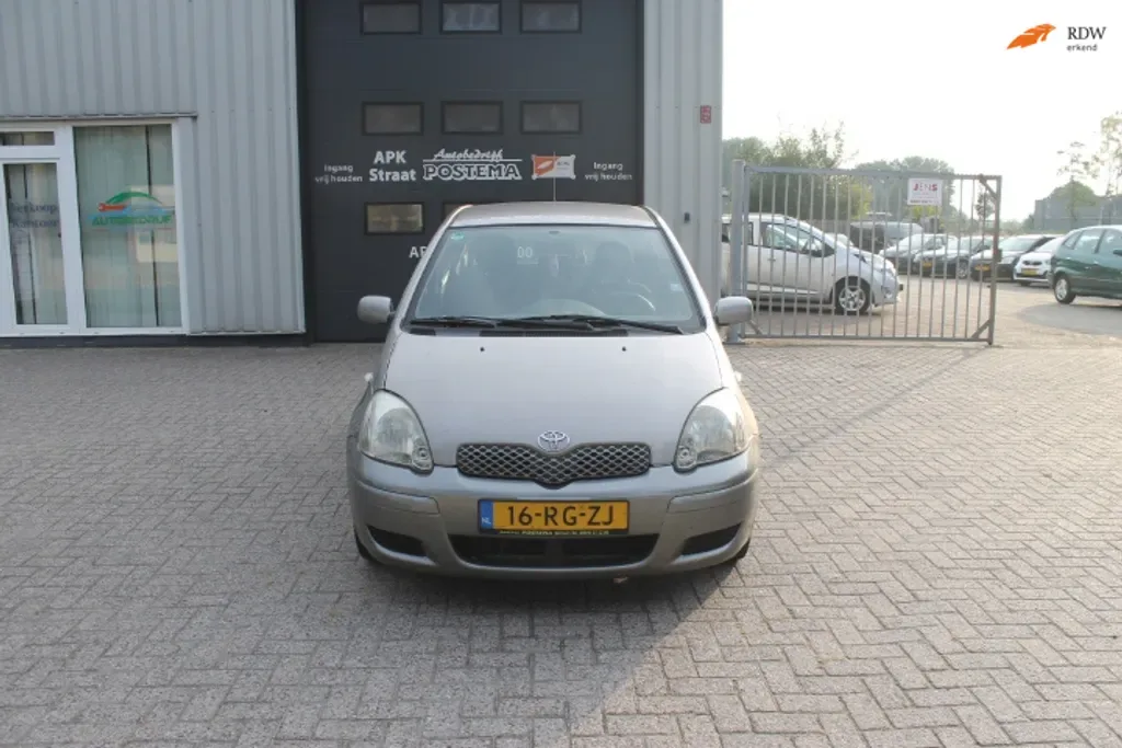 Toyota Yaris (2005) — foto 1