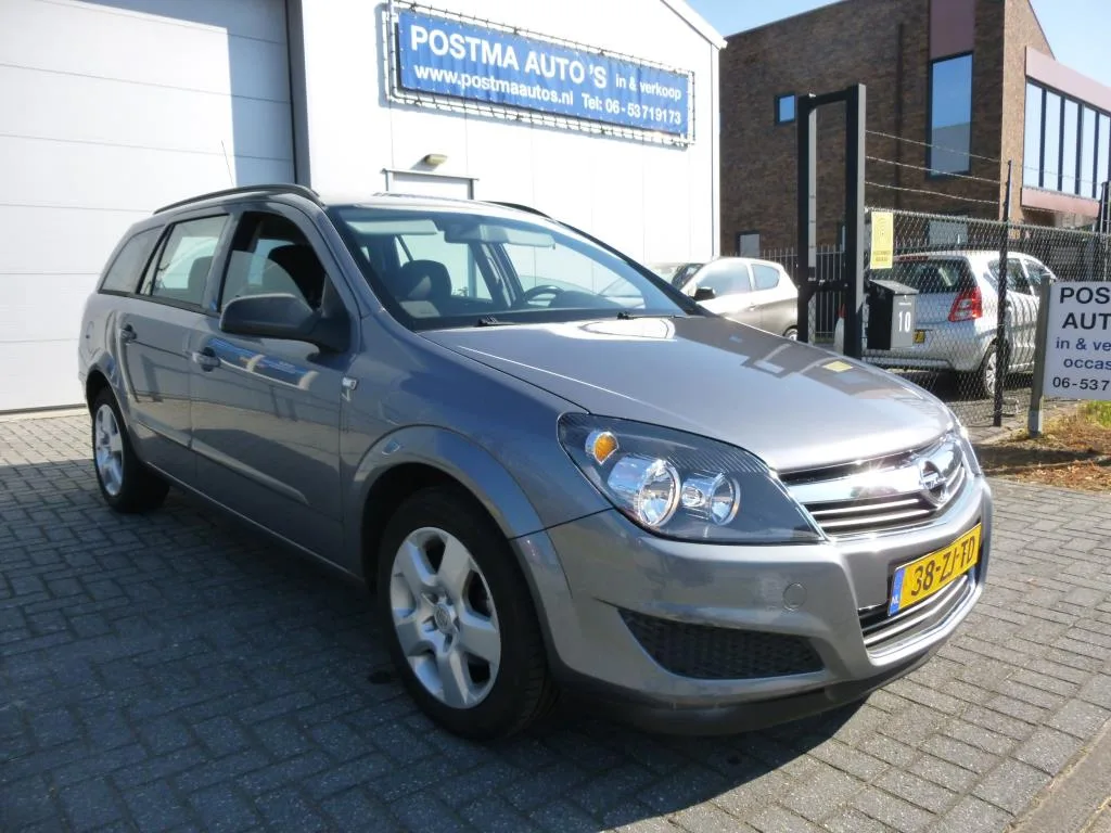 Opel Astra (2008) — foto 1