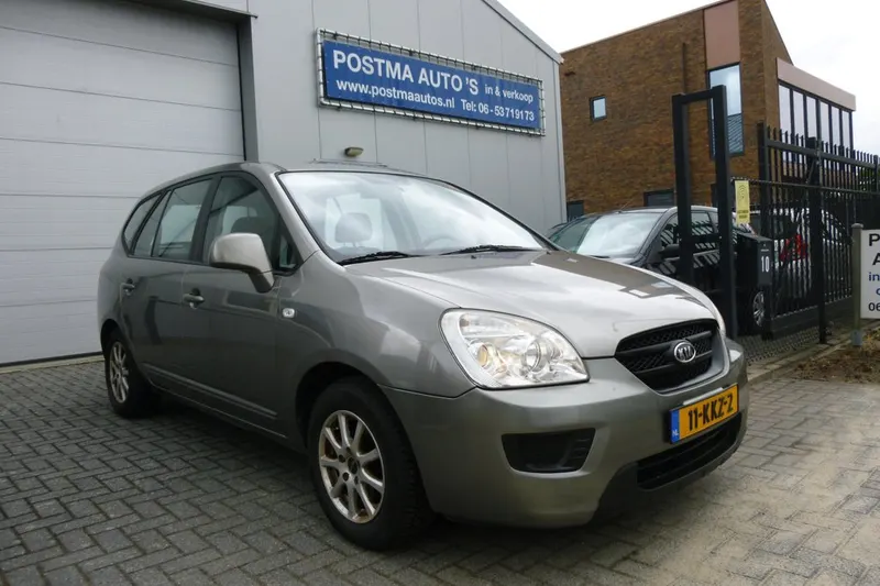 Kia Carens (2010)