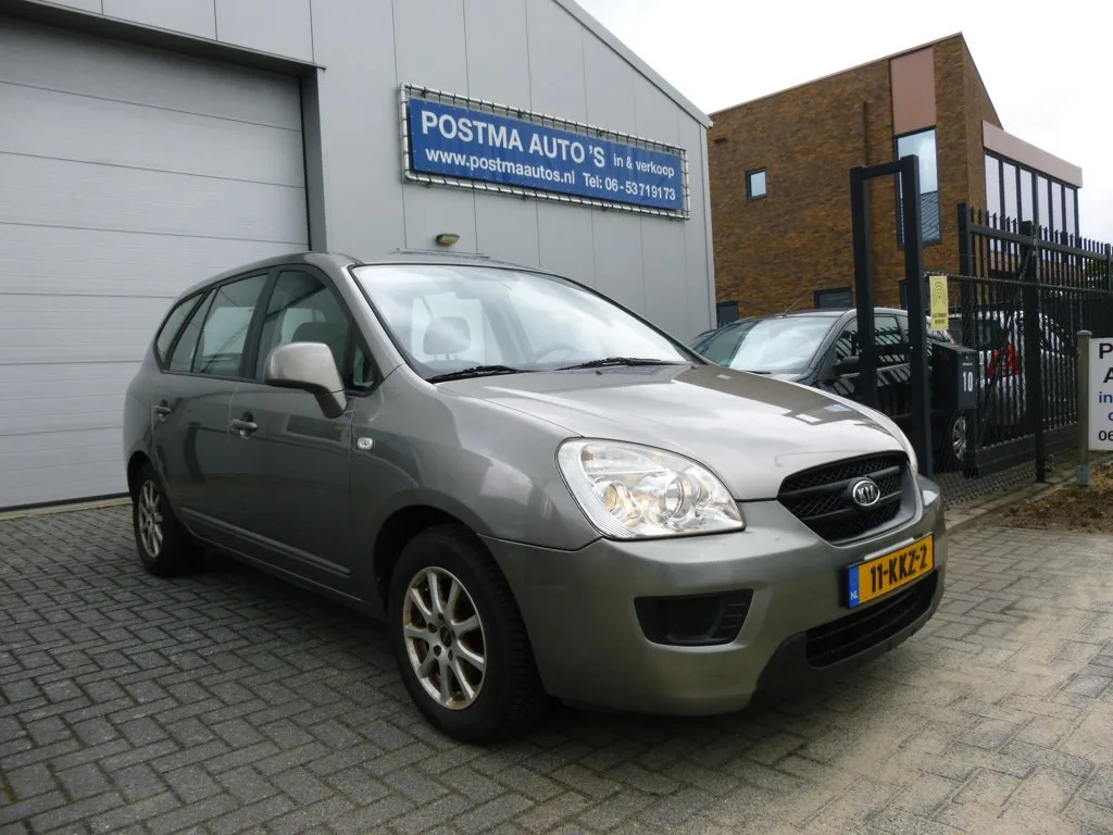 Kia Carens (2010) — foto 1