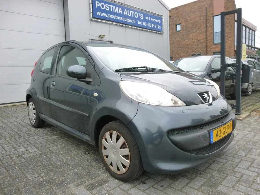 Peugeot 107 (2008) — foto 1
