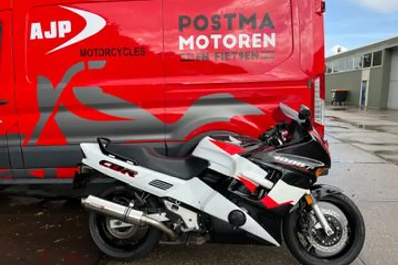 Honda CBR 1000 F (1996)