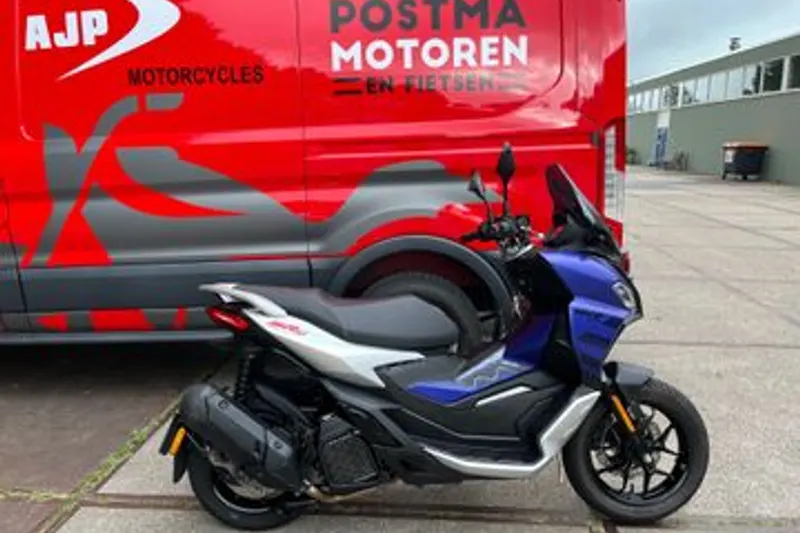 Aprilia SR GT 200 (2022)
