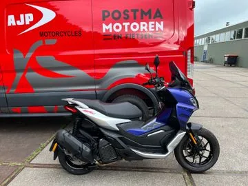 Aprilia SR GT 200 (2022) — foto 1