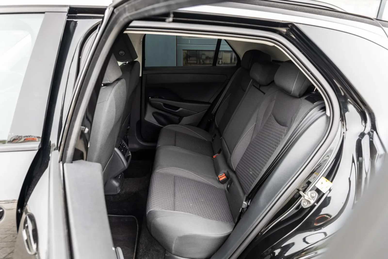 Volkswagen T-Roc (2025) — foto 1