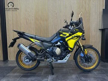 VOGE DS800 (2026) — foto 1