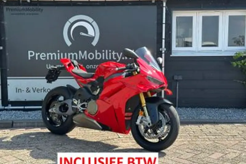 Ducati Panigale V4S (2024)