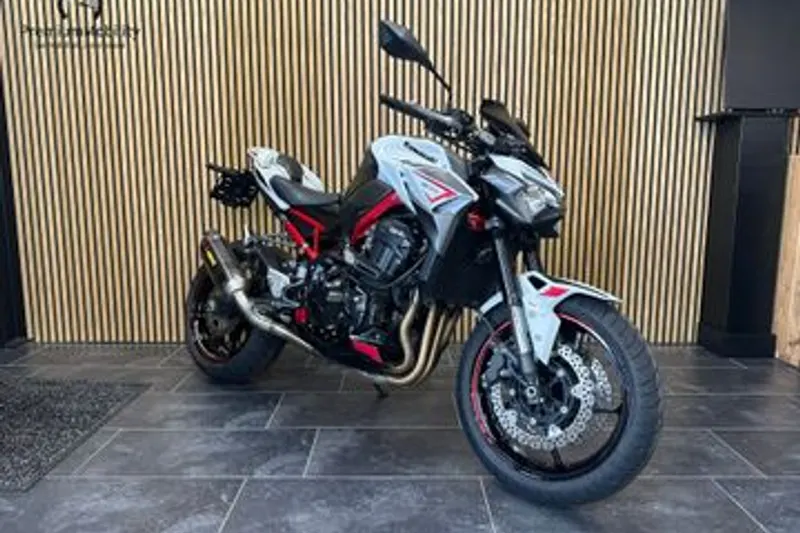 Kawasaki Z900 (2022)