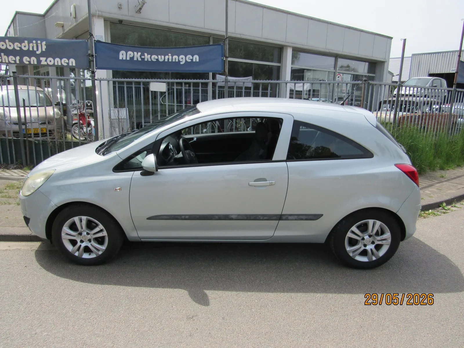Opel Corsa (2009) — foto 1