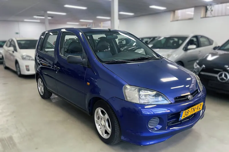 Daihatsu Young RV (2006)