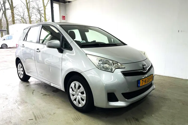 Toyota Verso-S (2013)