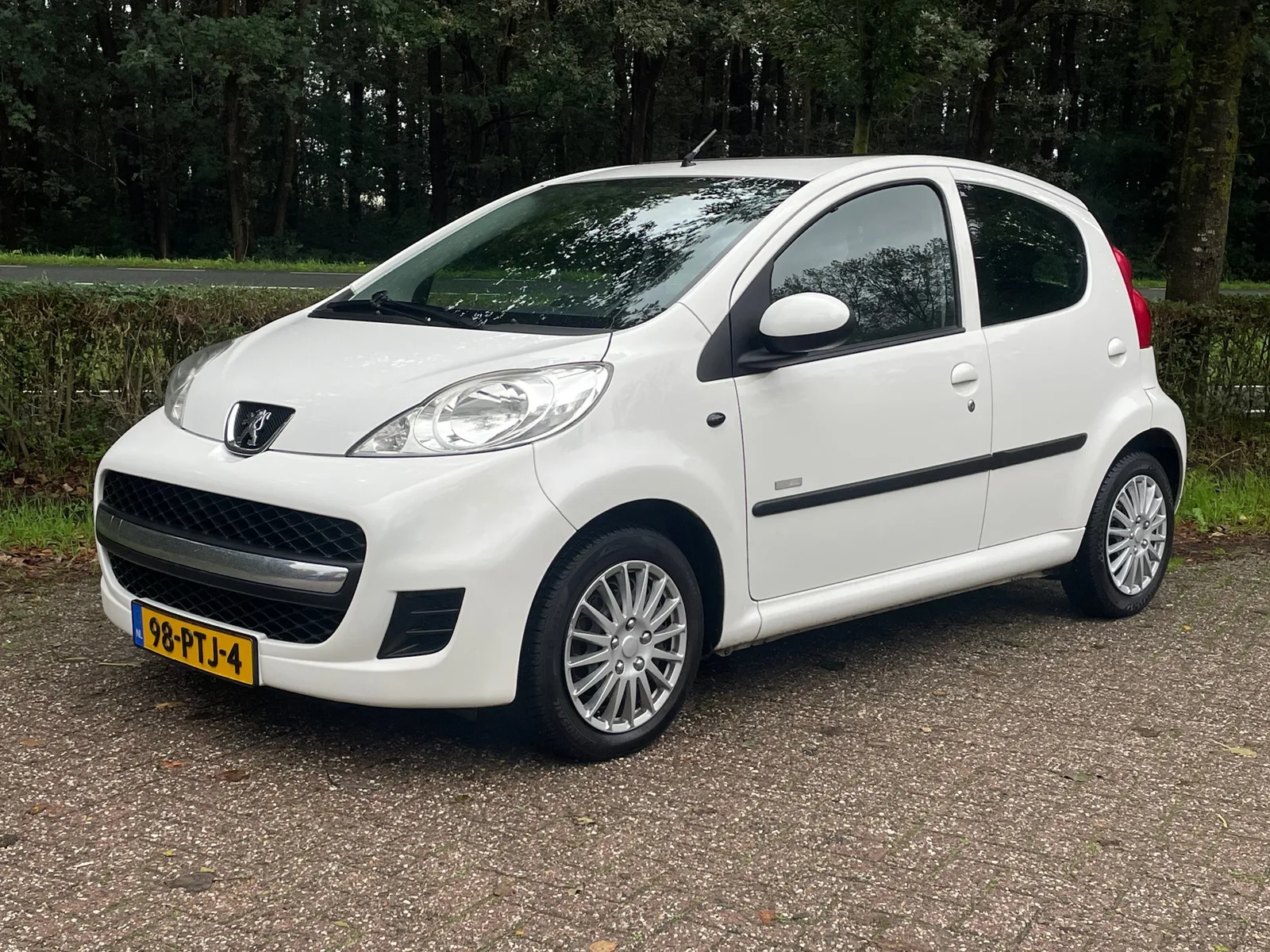 Peugeot 107 (2011) — foto 1