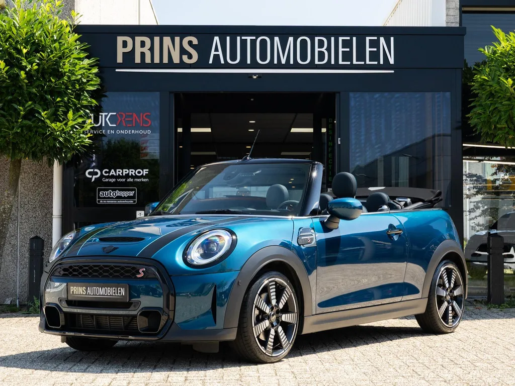 MINI Cabrio (2021) — foto 1