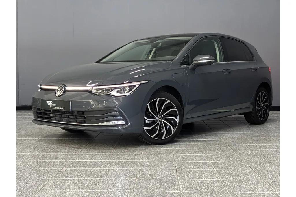 Volkswagen Golf (2024) — foto 1
