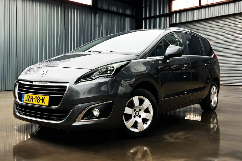 Peugeot 5008 (2015)