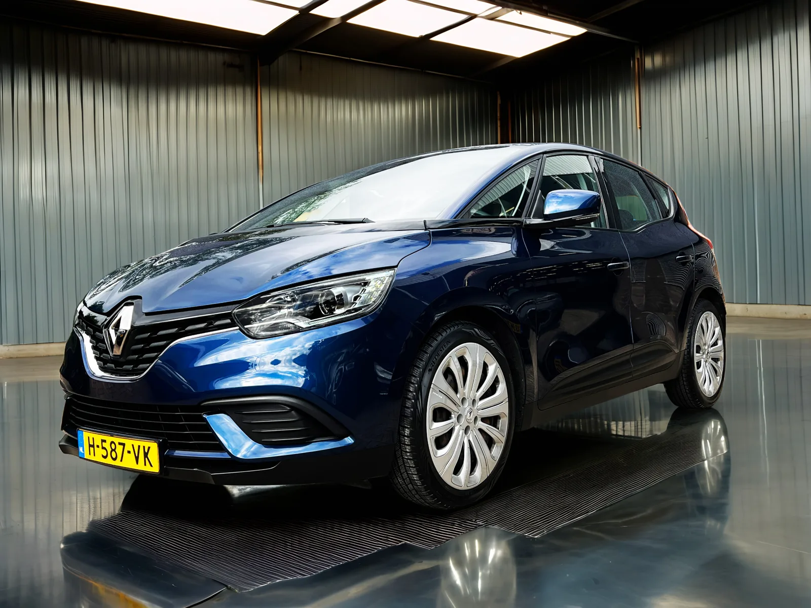 Renault Scénic (2017) — foto 1