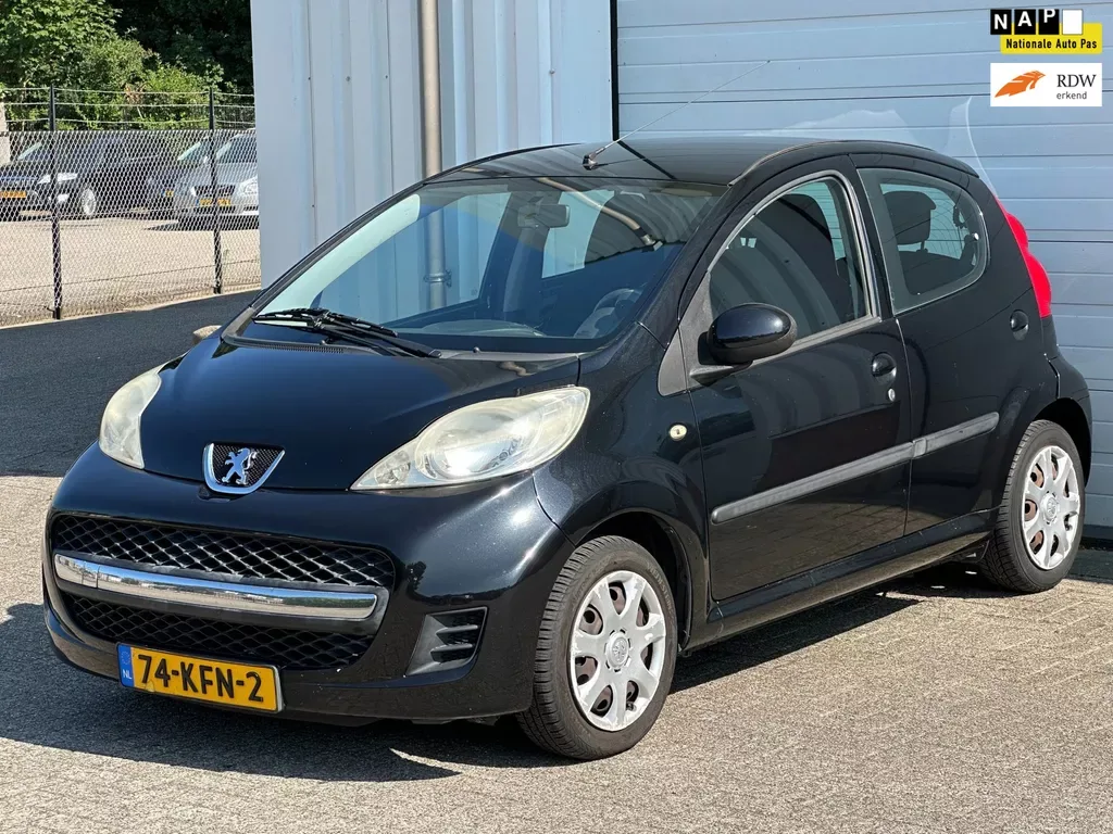 Peugeot 107 (2009) — foto 1