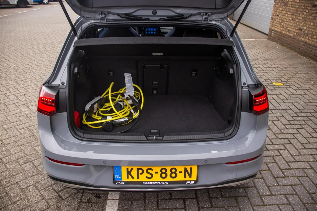 Volkswagen Golf (2020) — foto 1
