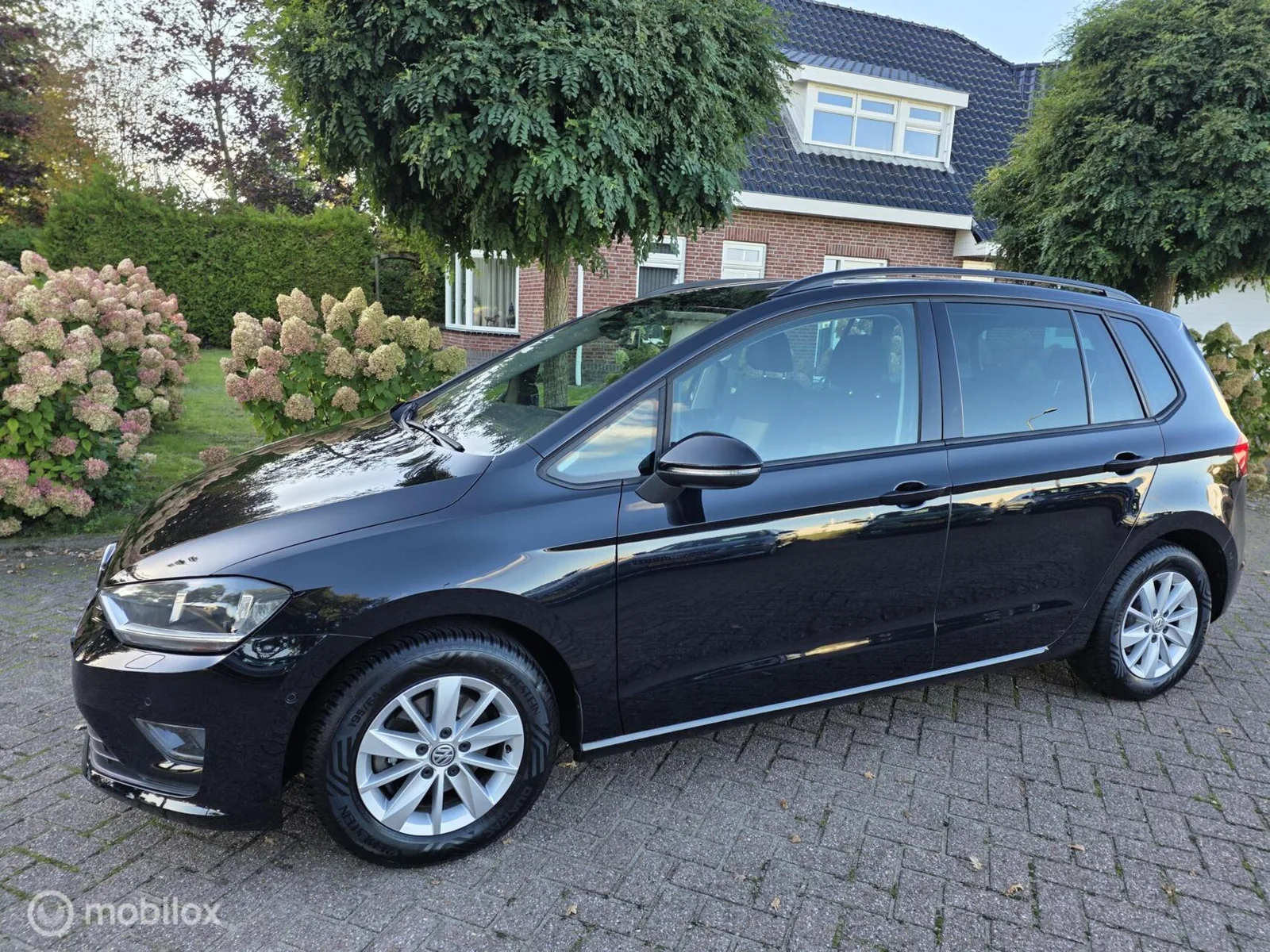 Volkswagen Golf Sportsvan (2015) — foto 1