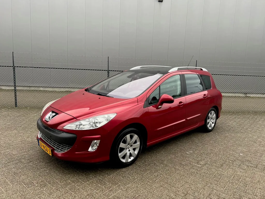Peugeot 308 (2010) — foto 1