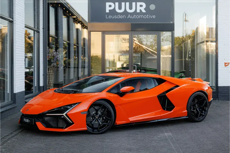 Lamborghini Revuelto (2024)