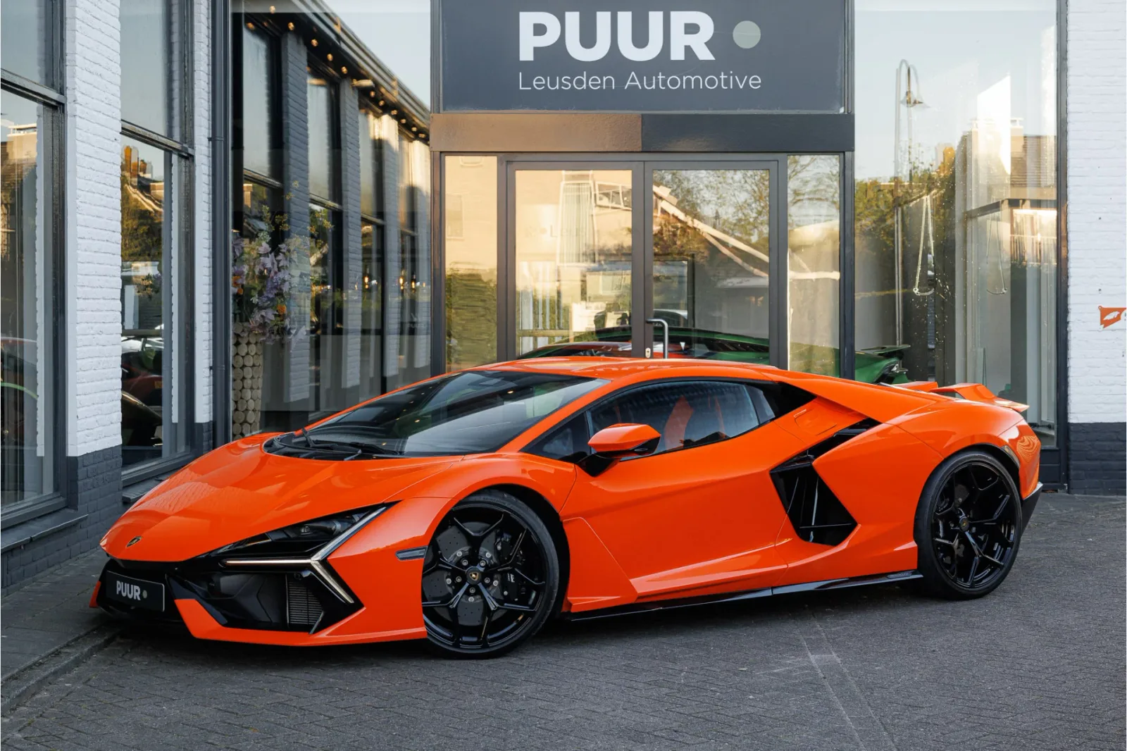 Lamborghini Revuelto (2024) — foto 1