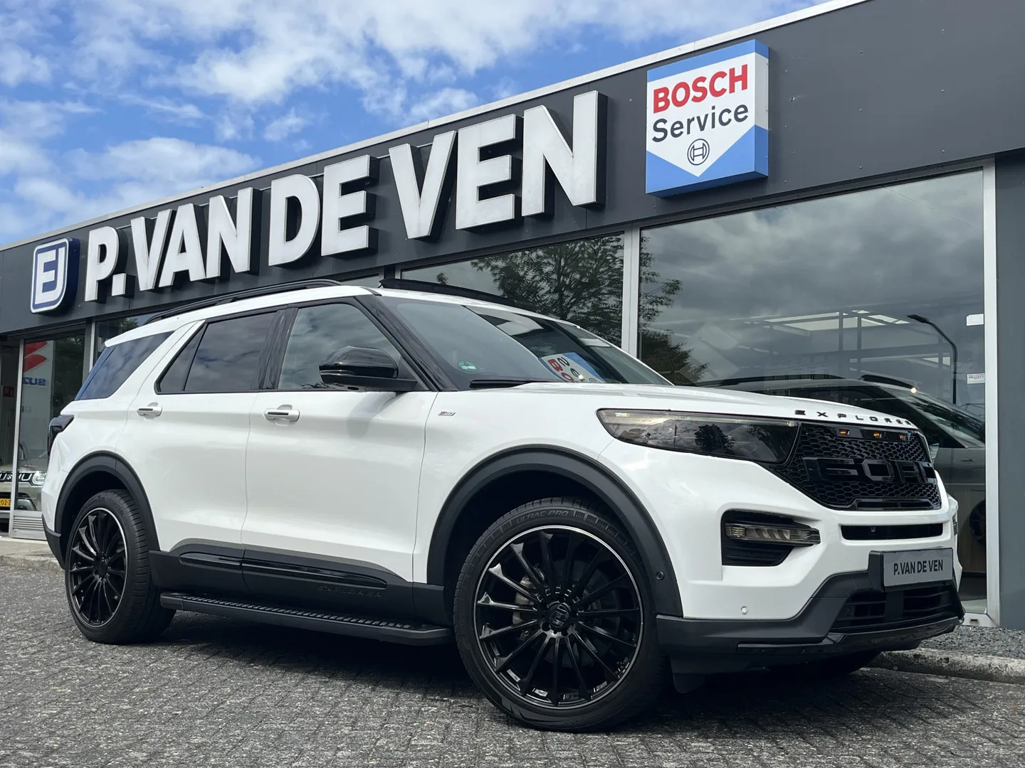 Ford Explorer (2023) — foto 1