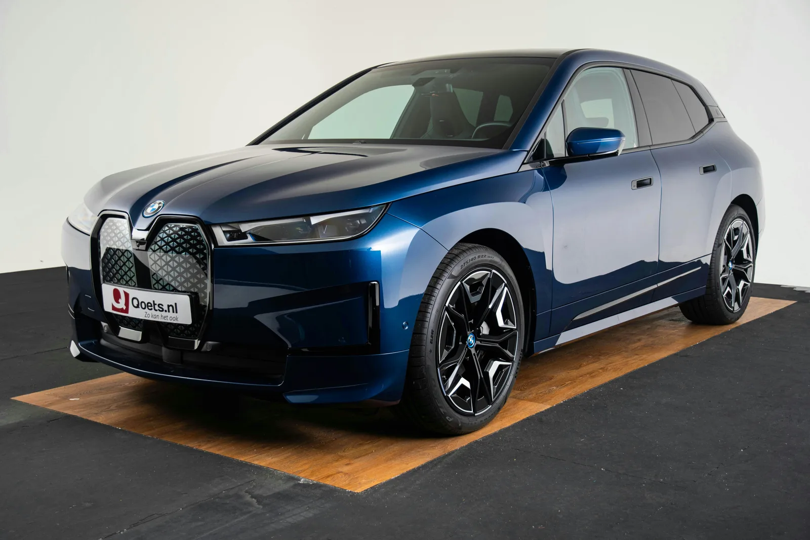 BMW iX (2022) — foto 1
