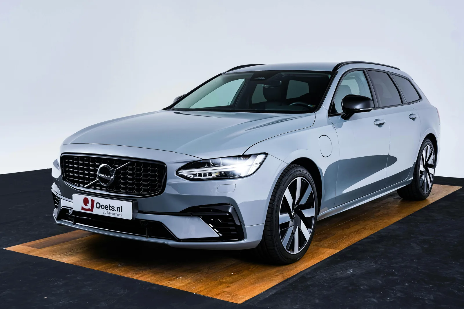 Volvo V90 (2023) — foto 1