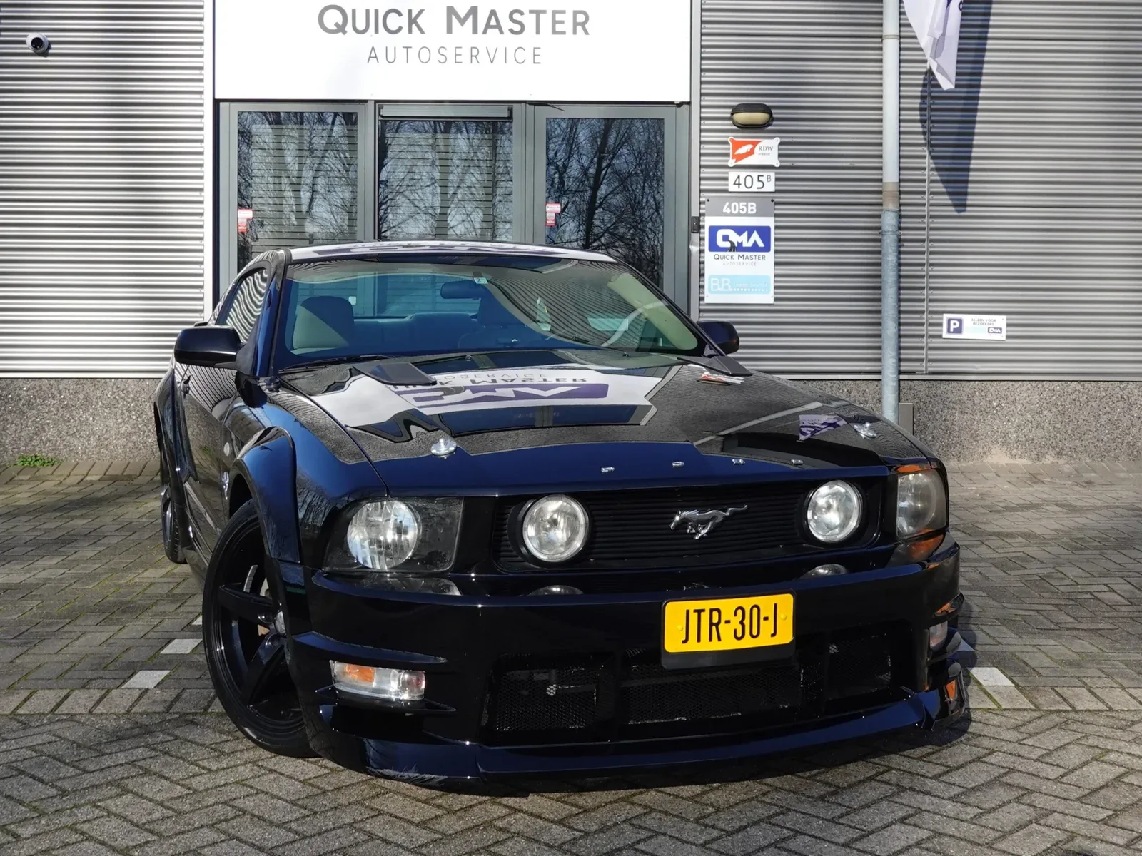 Ford Mustang (2009) — foto 1