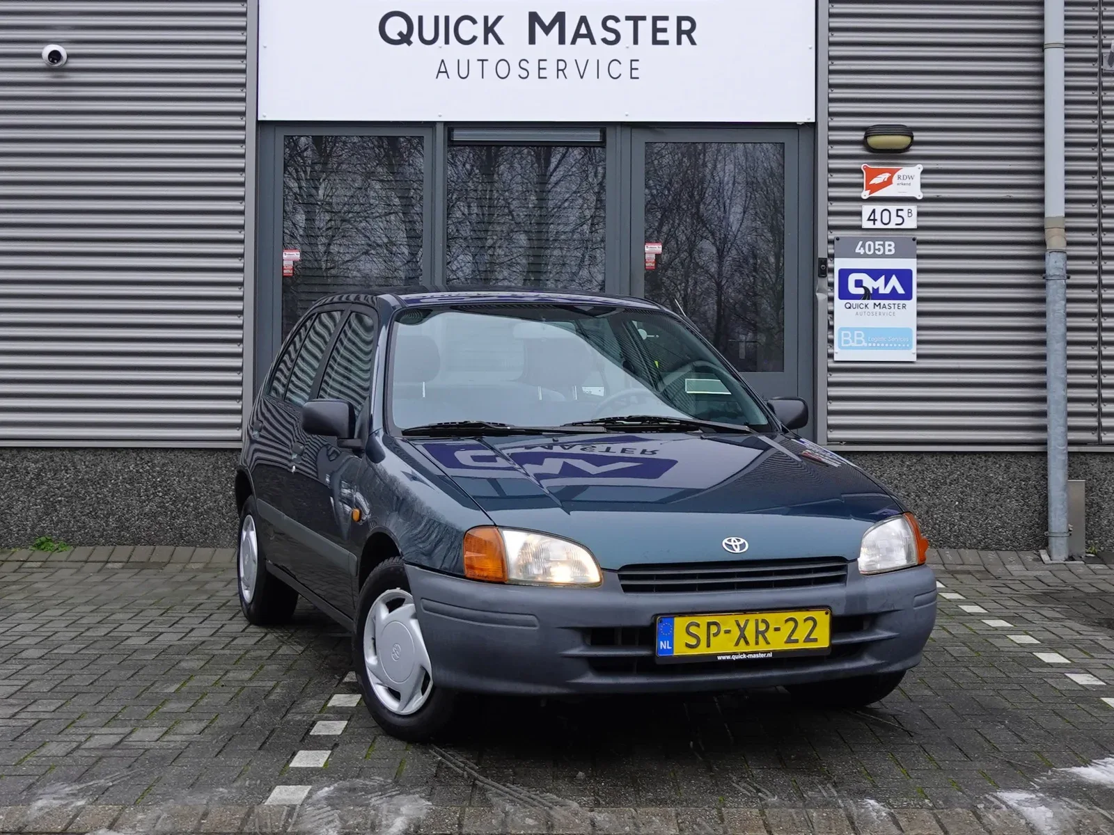 Toyota Starlet (1998) — foto 1