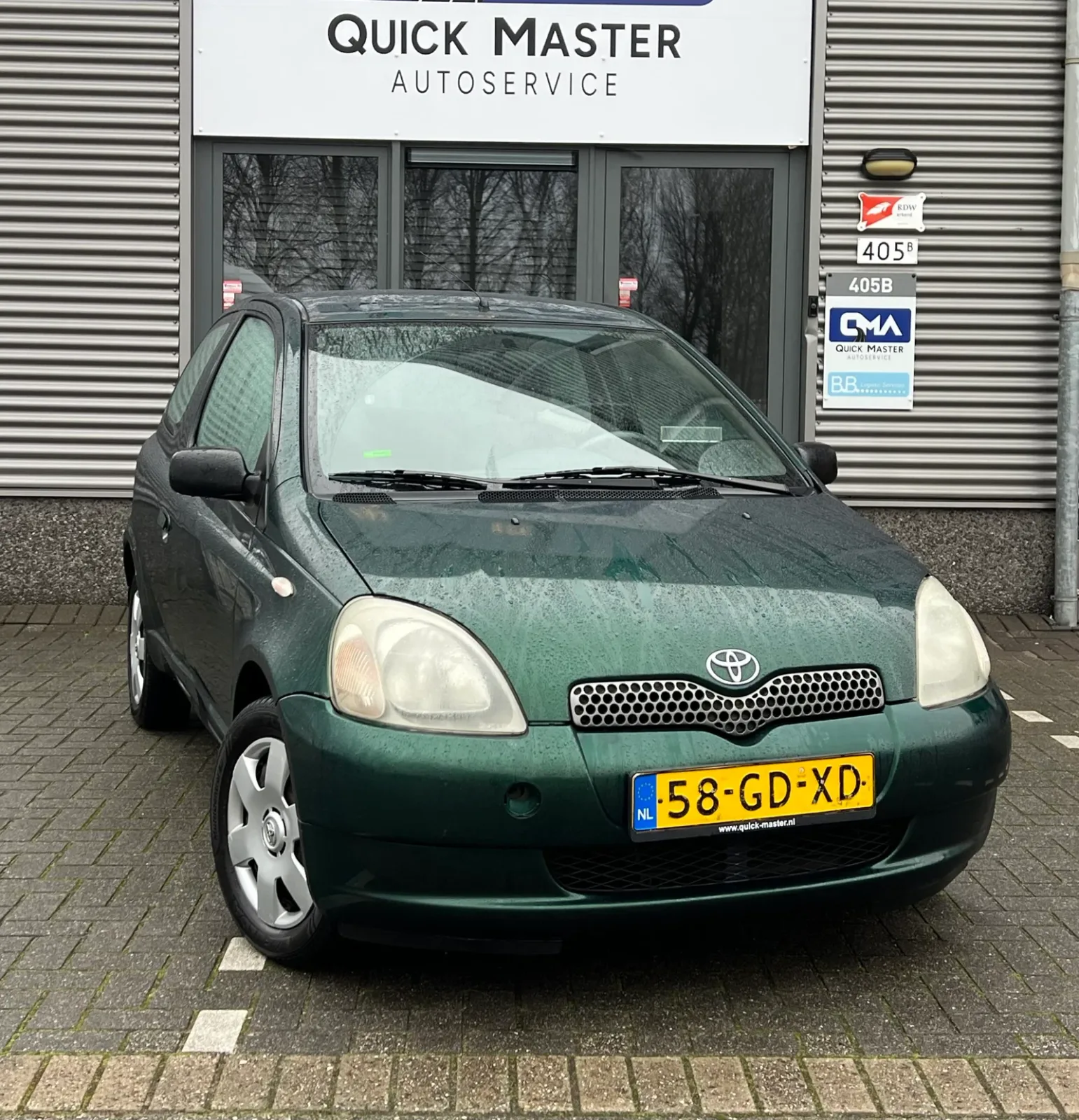 Toyota Yaris (2000) — foto 1