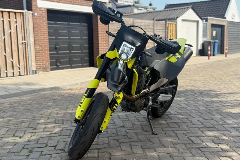Husqvarna SM 701 Supermoto (2022)