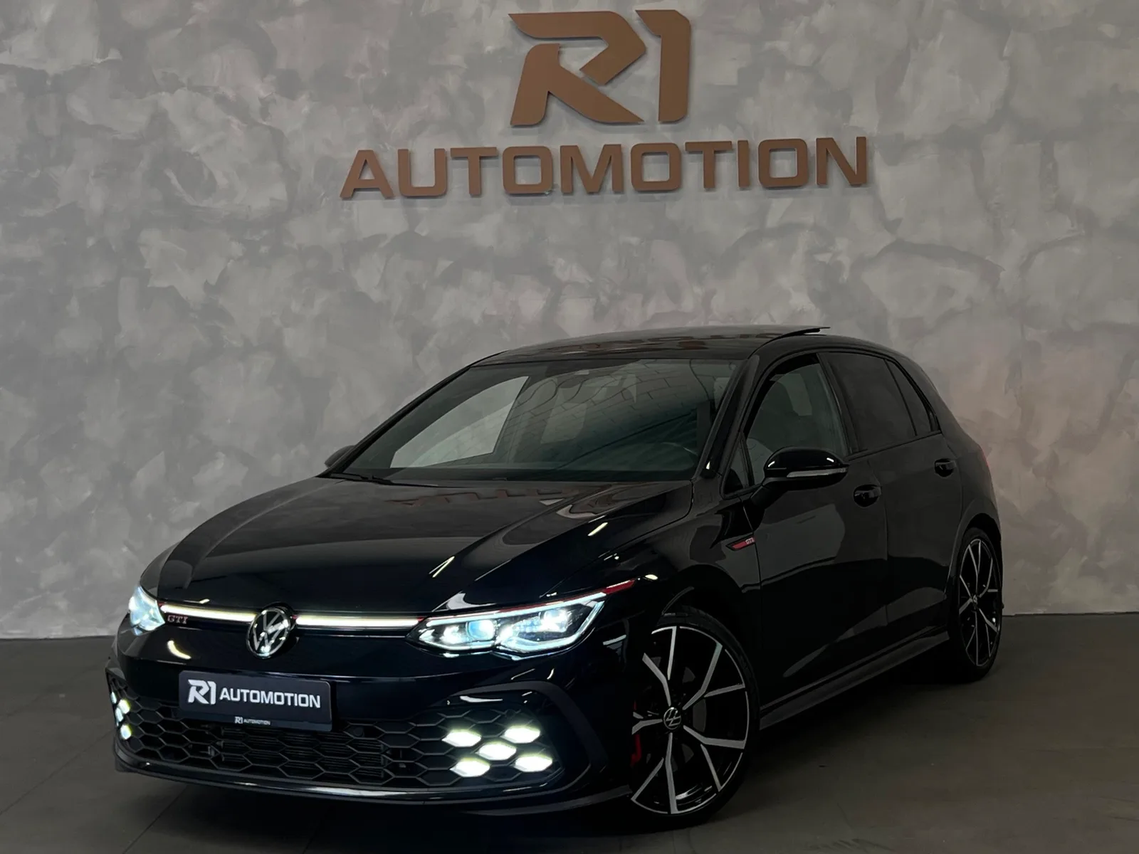 Volkswagen Golf (2024) — foto 1