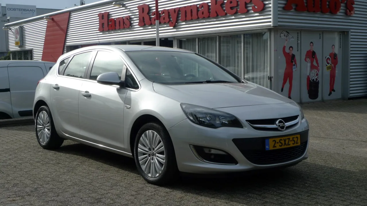 Opel Astra (2013) — foto 1