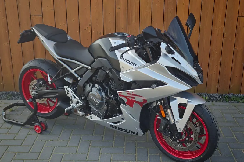 Suzuki GSX-8R (2025)