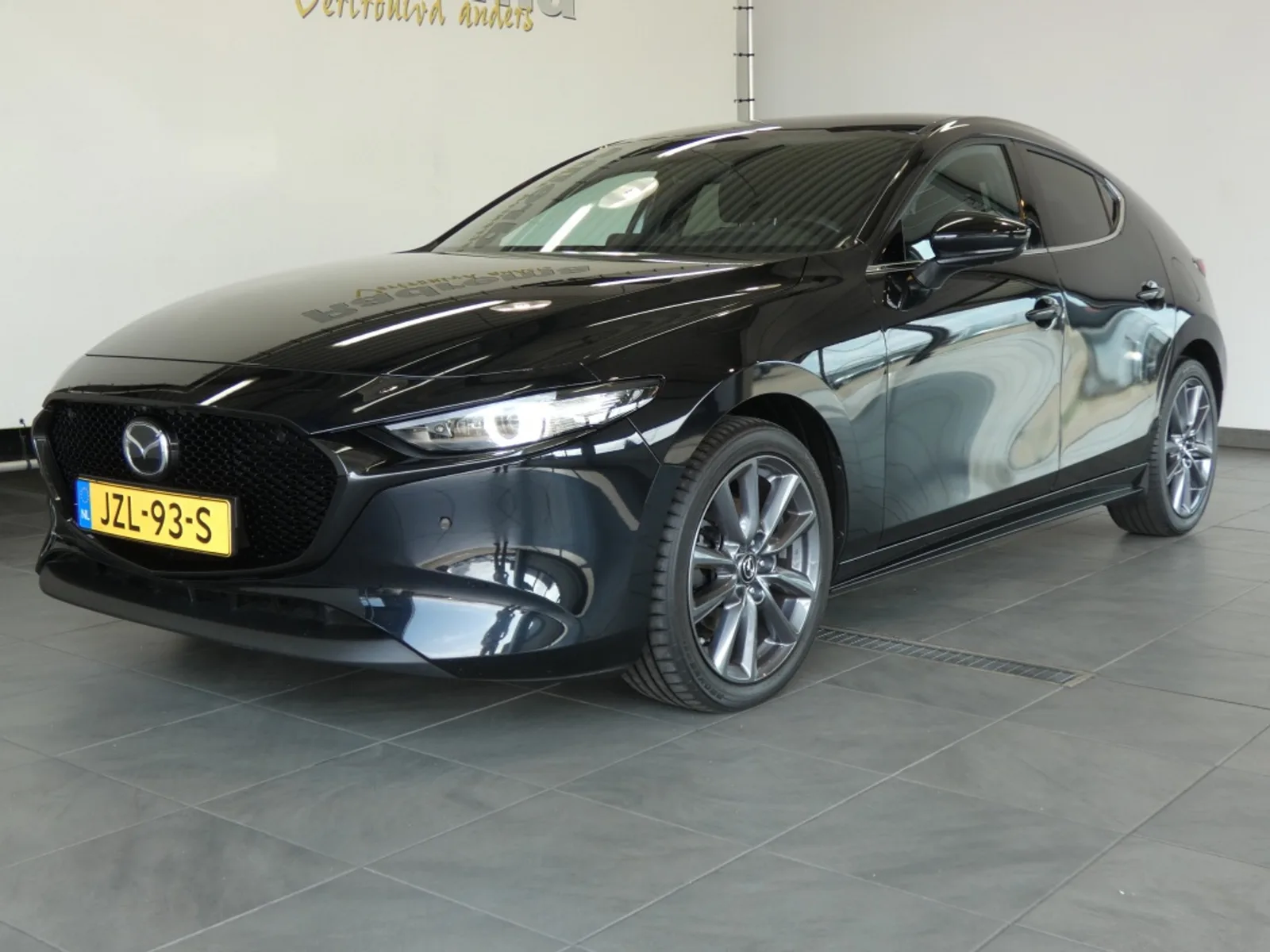 Mazda 3 (2023) — foto 1