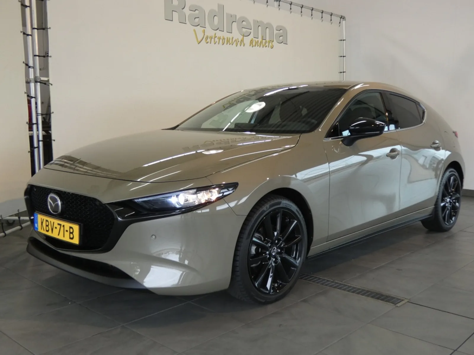 Mazda 3 (2025) — foto 1