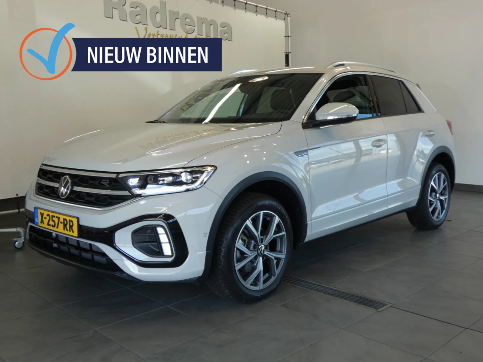 Volkswagen T-Roc (2024) — foto 1
