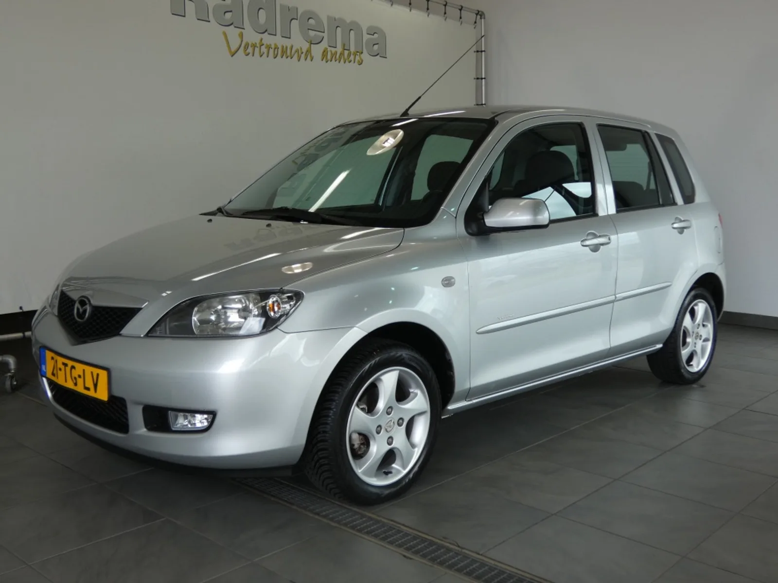 Mazda 2 (2006) — foto 1