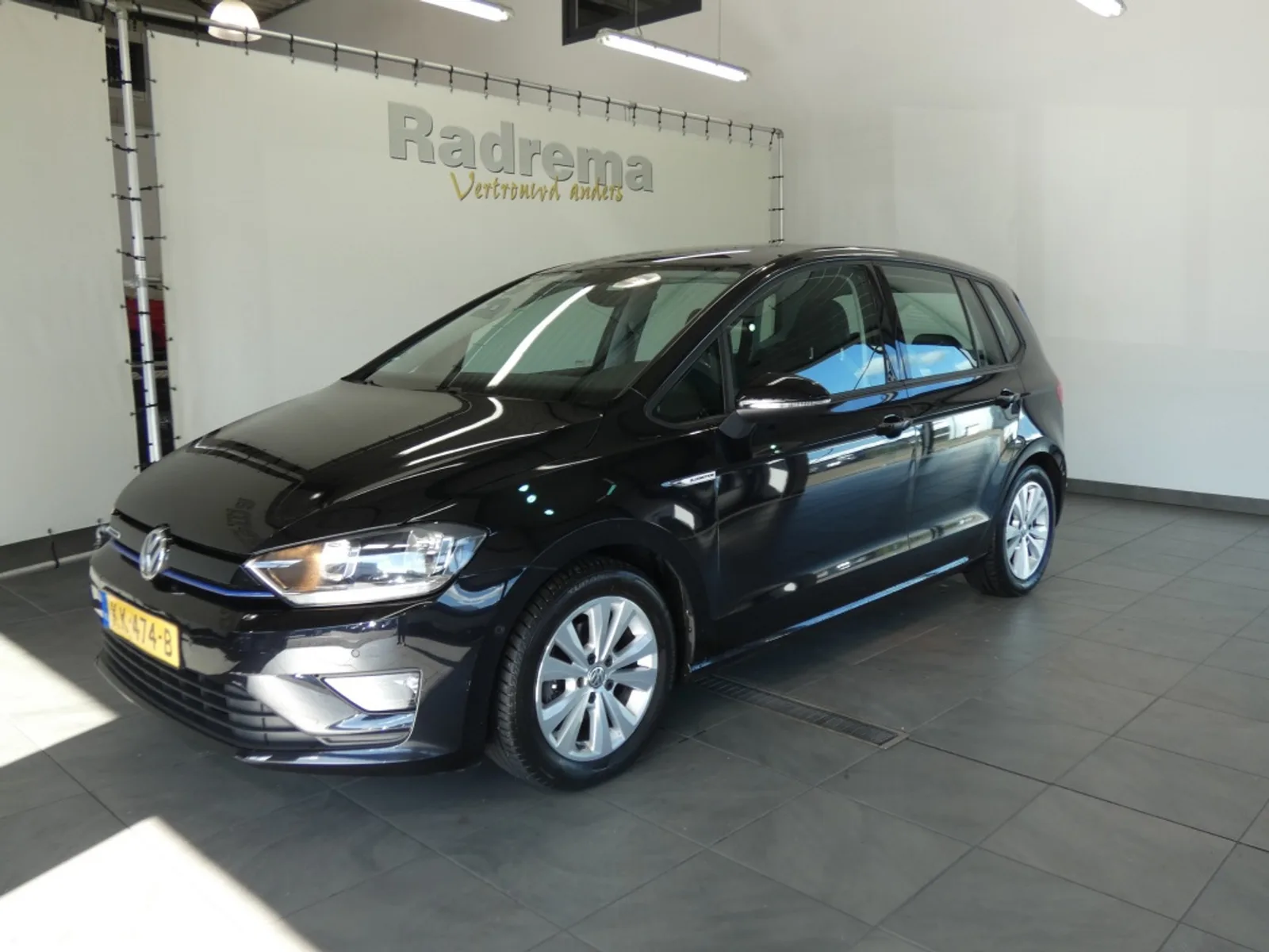 Volkswagen Golf Sportsvan (2016) — foto 1