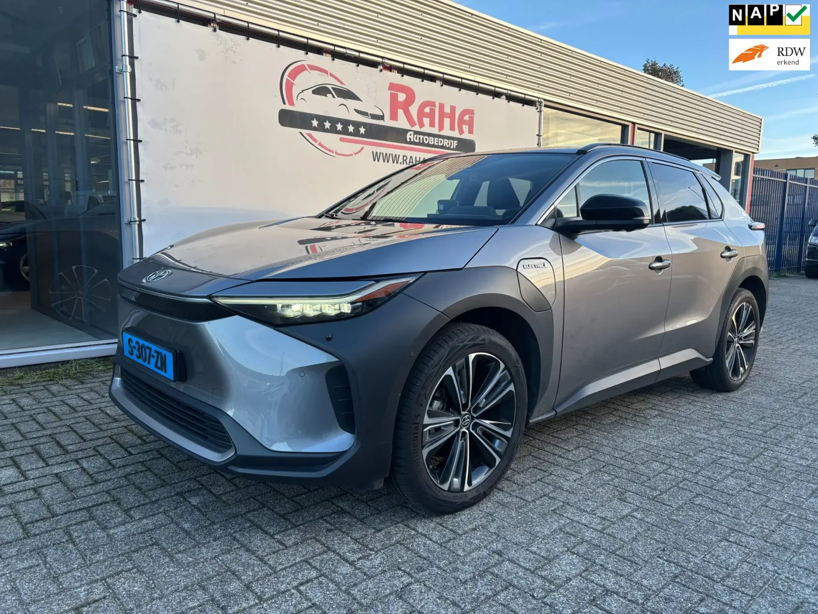 Toyota bZ4X (2023) — foto 1