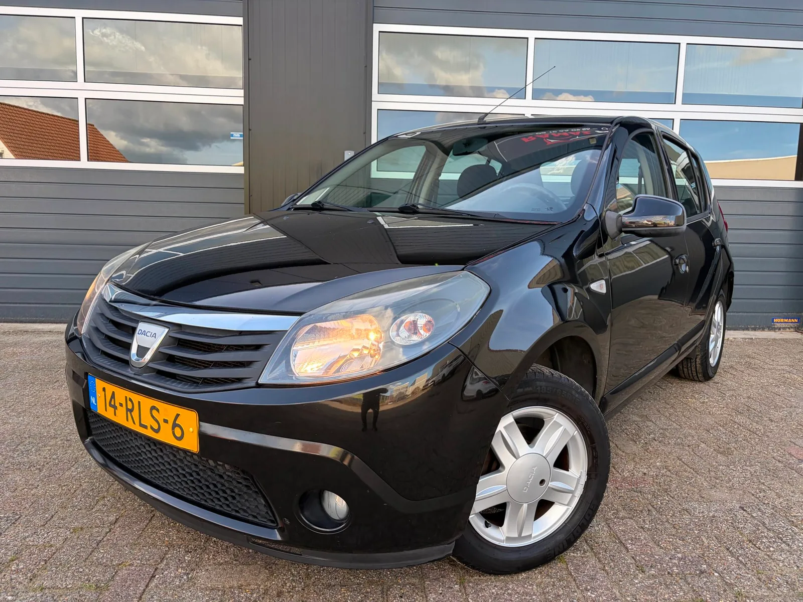 Dacia Sandero (2011) — foto 1