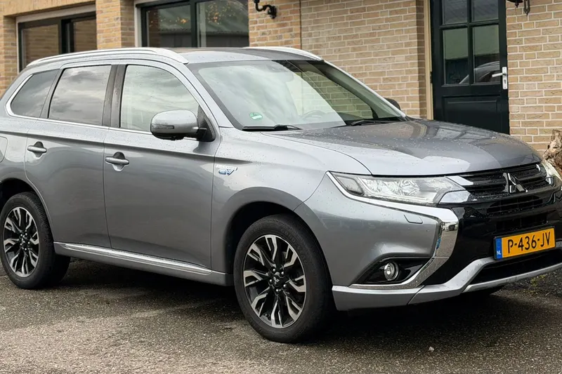 Mitsubishi Outlander (2016)