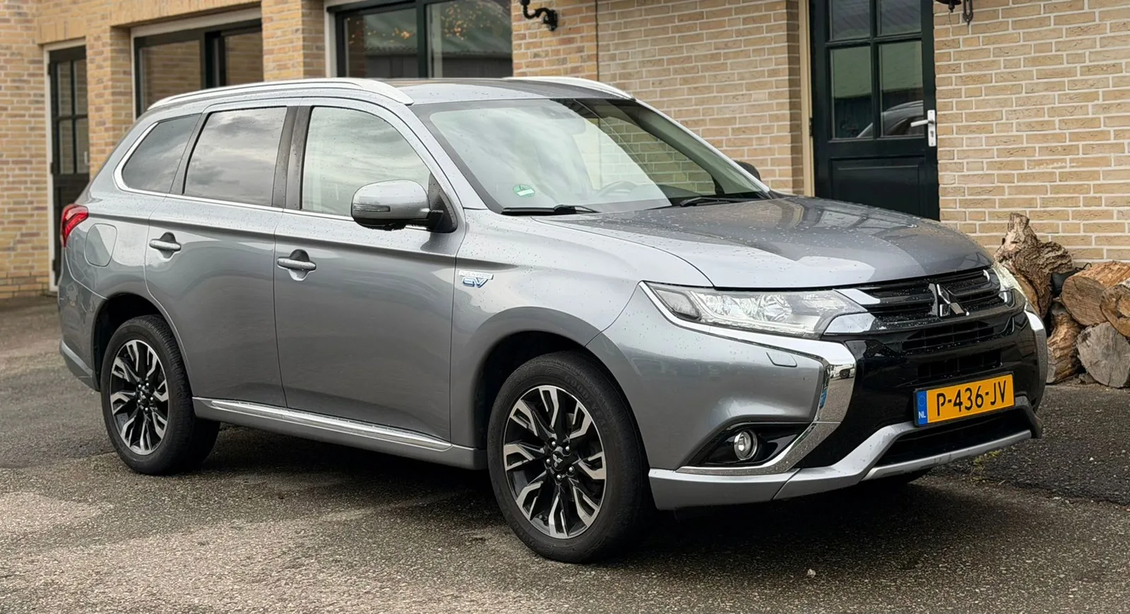 Mitsubishi Outlander (2016) — foto 1
