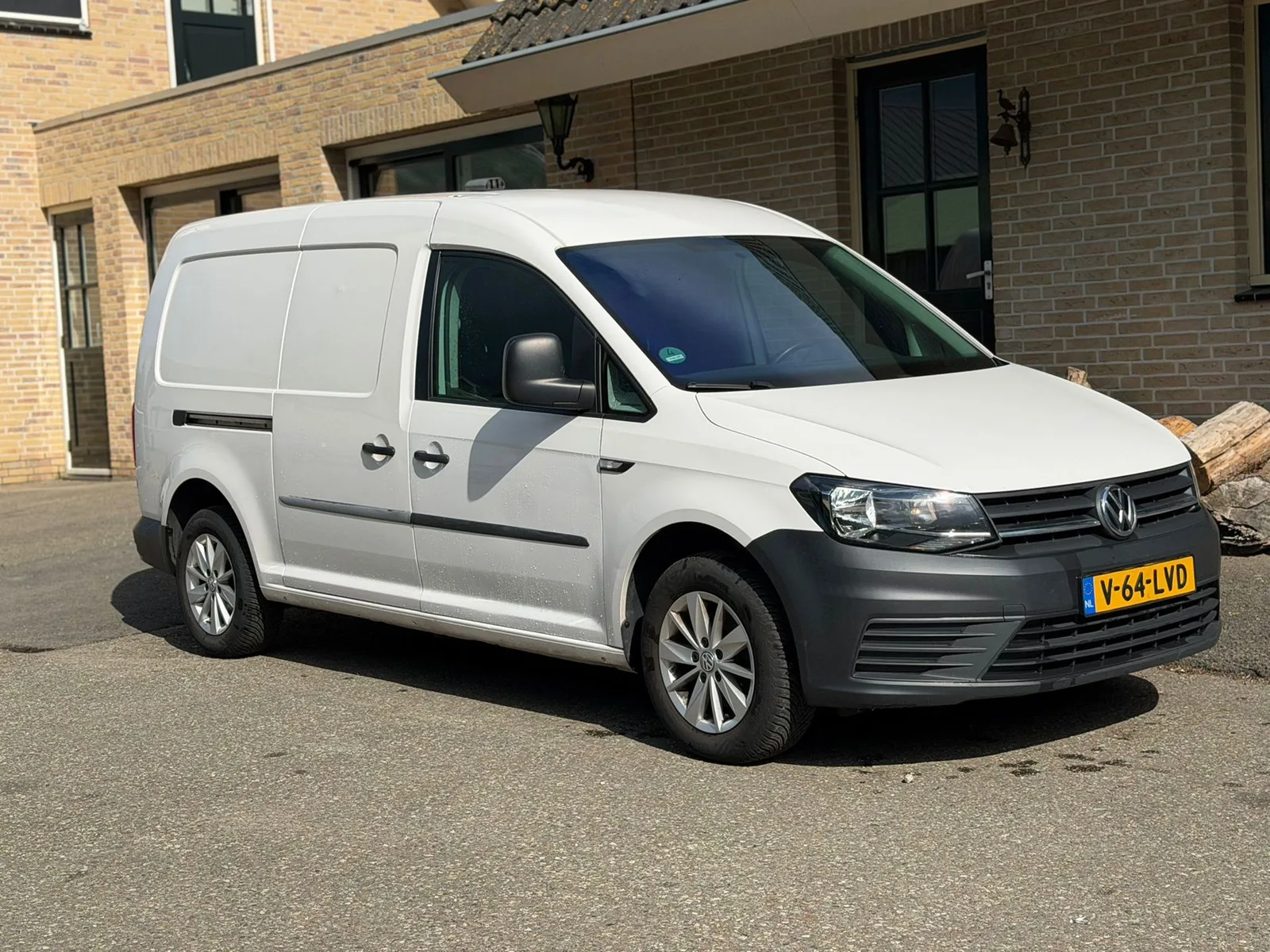 Volkswagen Caddy Maxi (2016) — foto 1