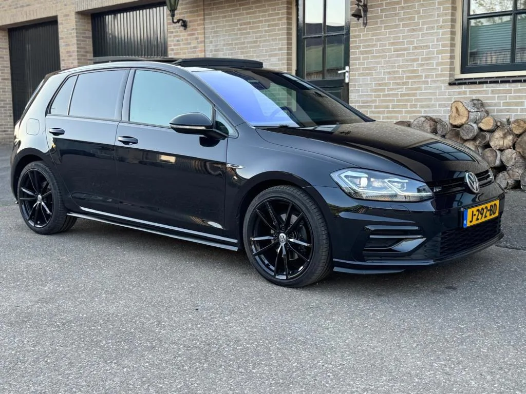 Volkswagen Golf (2018) — foto 1