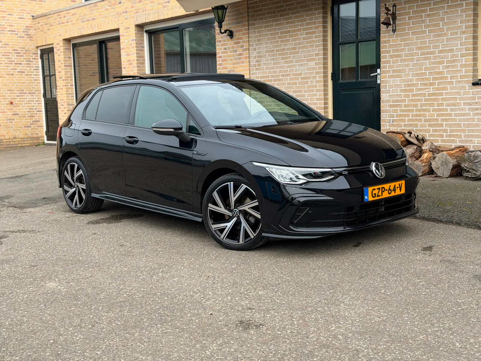 Volkswagen Golf (2023) — foto 1